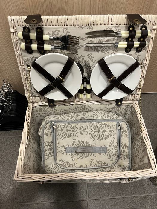 Kosz piknikowy z wyposażeniem