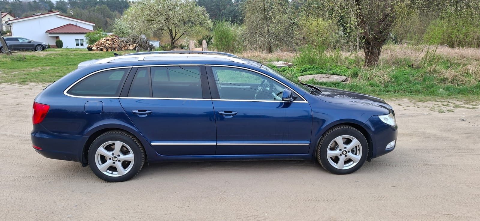 Skoda Superb 4x4, Alu, Navi , Panorama dach !