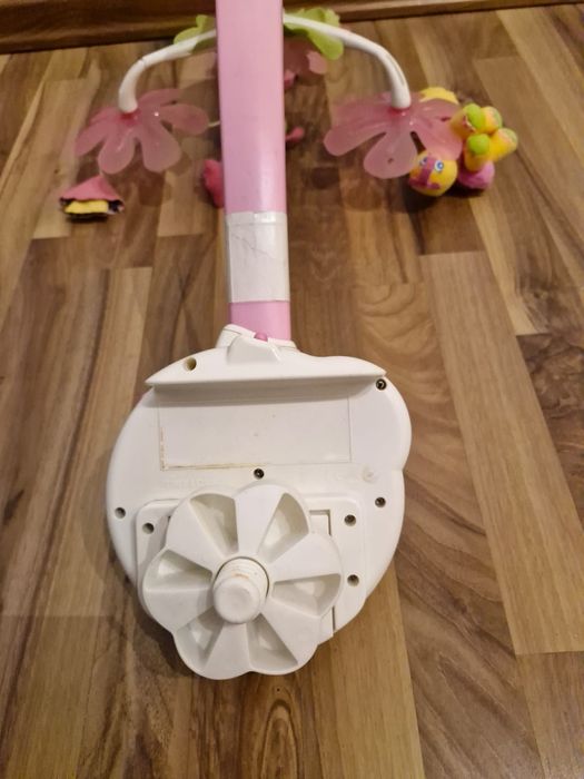 Karuzelka Tiny Love ma dwa poziomy głośności , muzyczki różne do odtwa