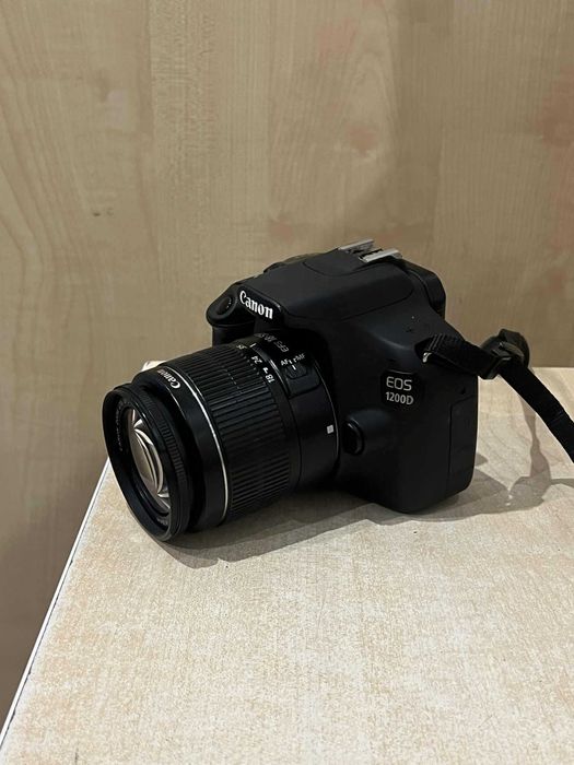 Aparat lustrzanka Canon eos 1200d + obiektyw + ładow/Komis Krzysiek