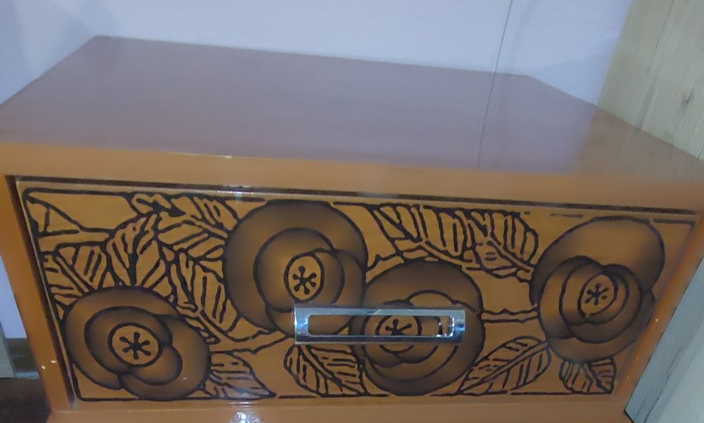 Тумбочки приліжкові