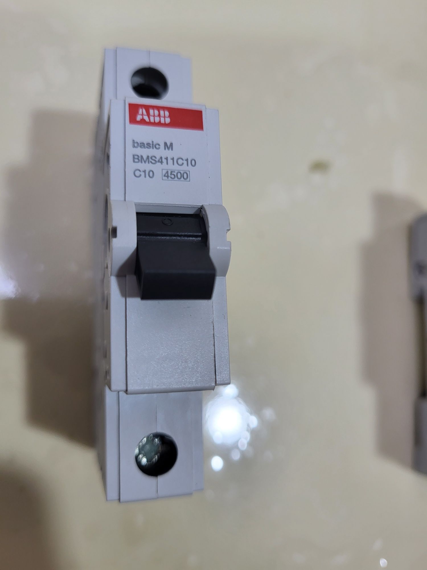 Автоматичний вимикач ABB BMS411-C10