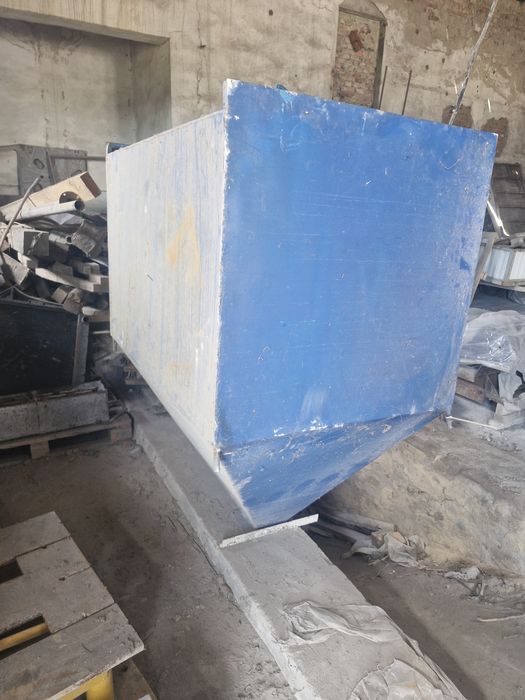 Продам бункер для подачі торг