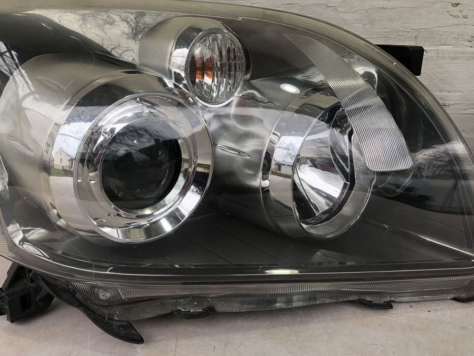 Фара Ліва Права Toyota Avensis T25 Koito ціна за 1 шт