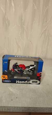 Welly model Honda CBR900RR Fireblade skala 1:18