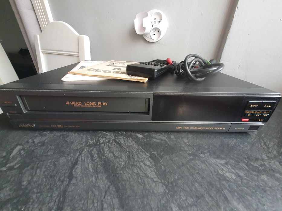 Japonski TV video DVD Magnetovid Sanyo VHR-7500EE