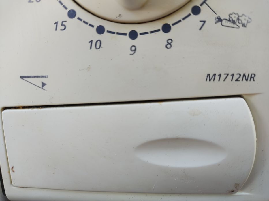 Мікрохвильова піч SAMSUNG M1712NR