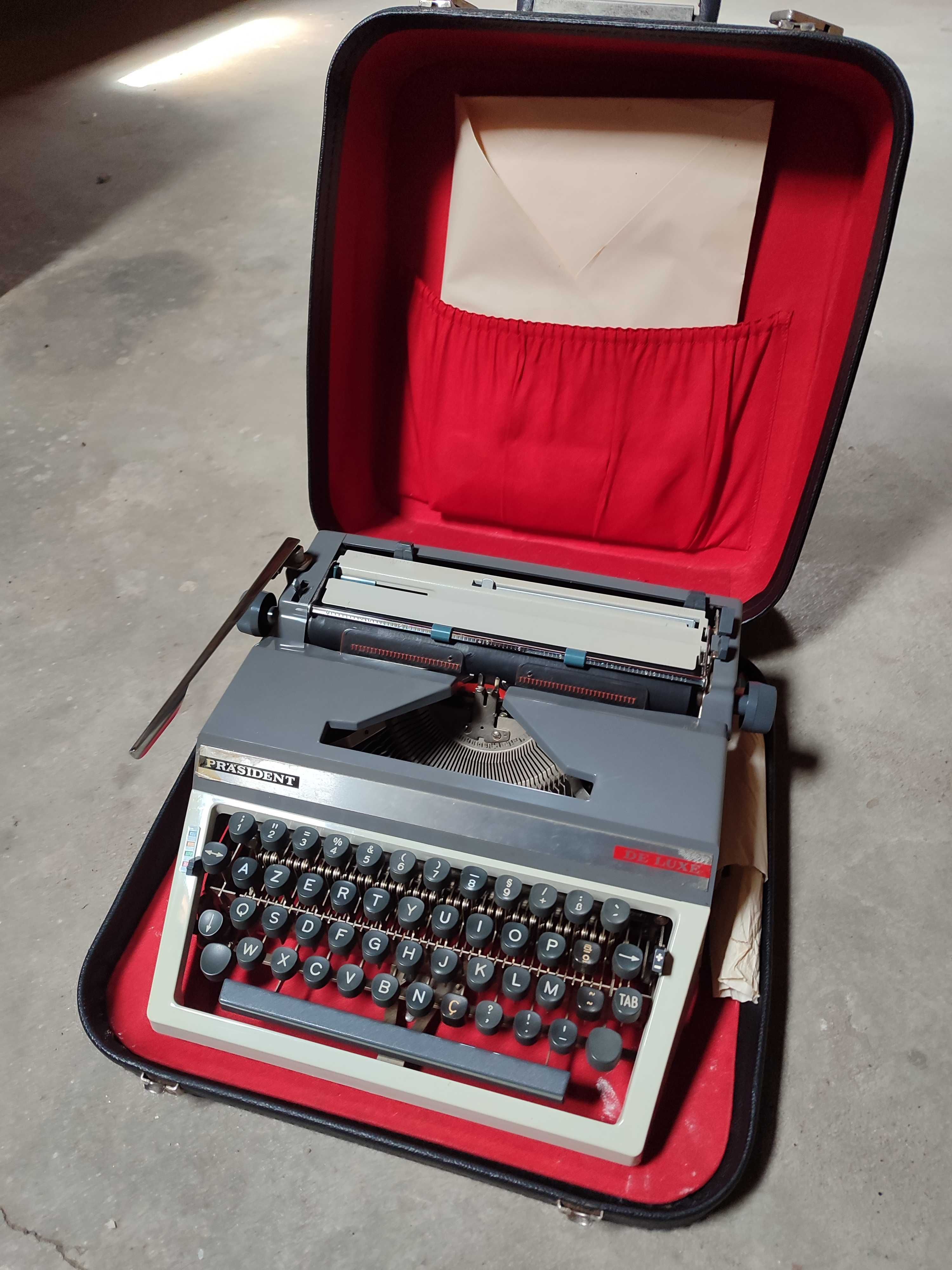 Antiguidades: máquina de escrever