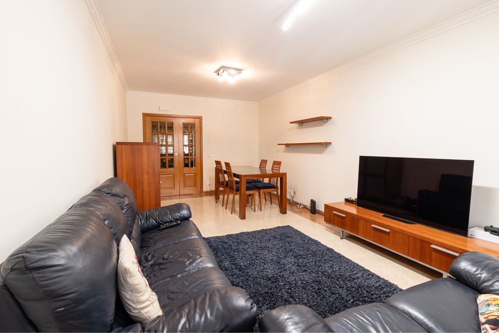 Apartamento T3 usado c/parqueamento e arrecadação