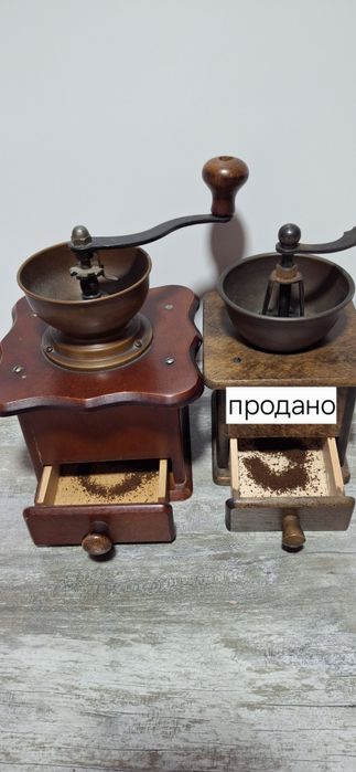 Кофемолка винтаж,фаофор,янтарное стекло