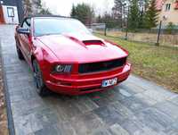 Ford mustang czerwony kabriolet