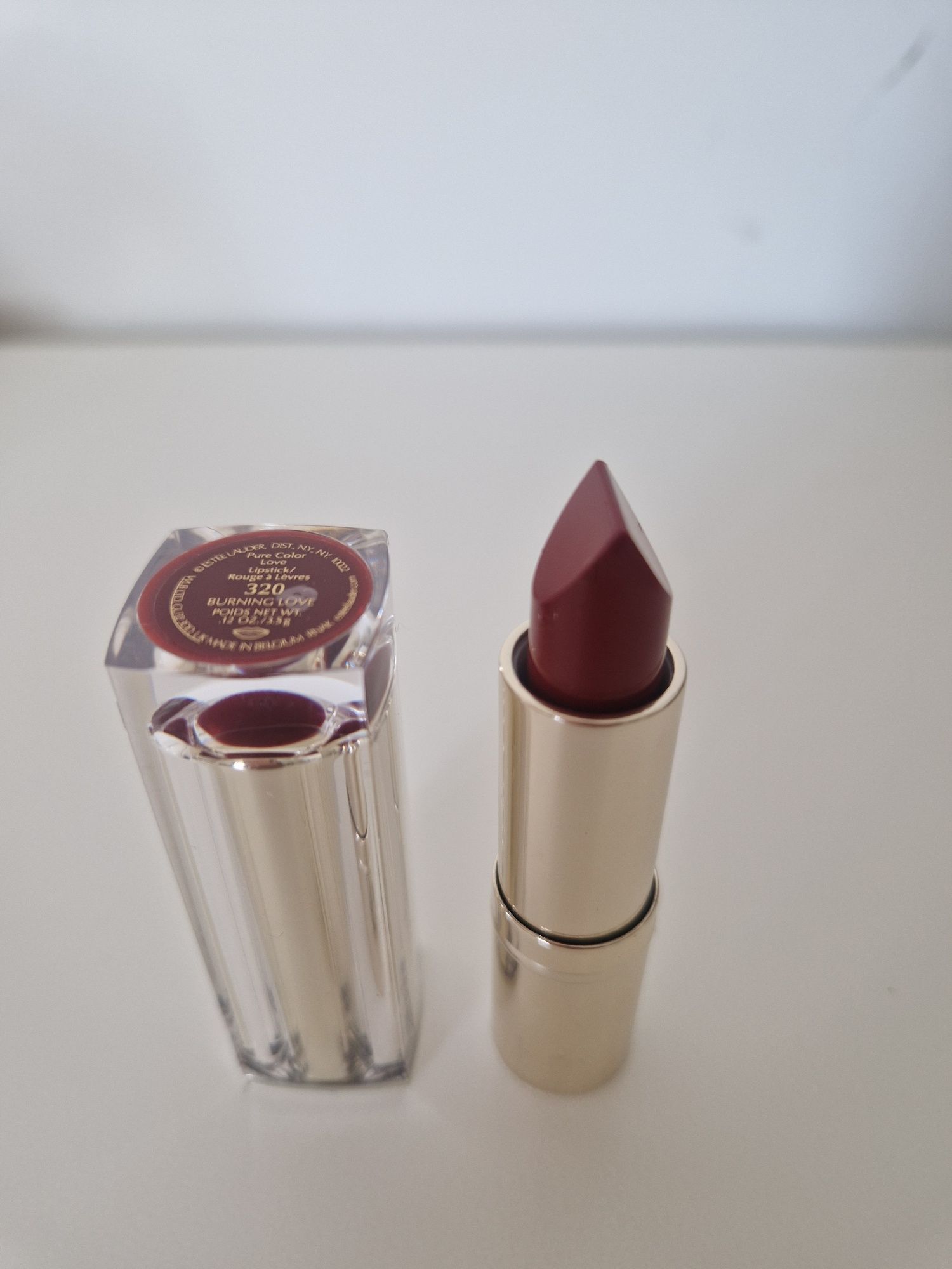 Baton novo estee lauder