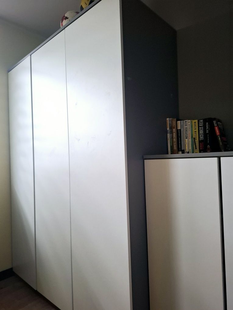 Szafa 3 trzydrzwiowa biala szara duża i stabilna