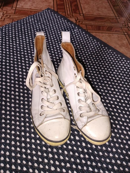 Komplet.             .