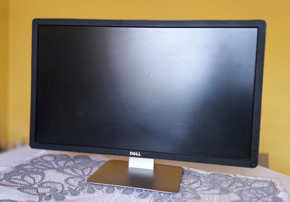 2x monitor Dell 24" P2414Hb