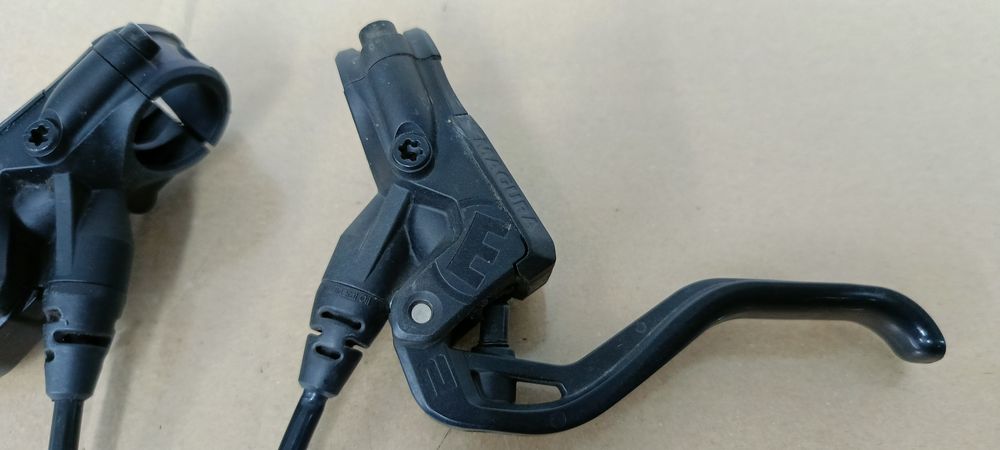 Klamki Magura MT2 . Prawa i Lewa