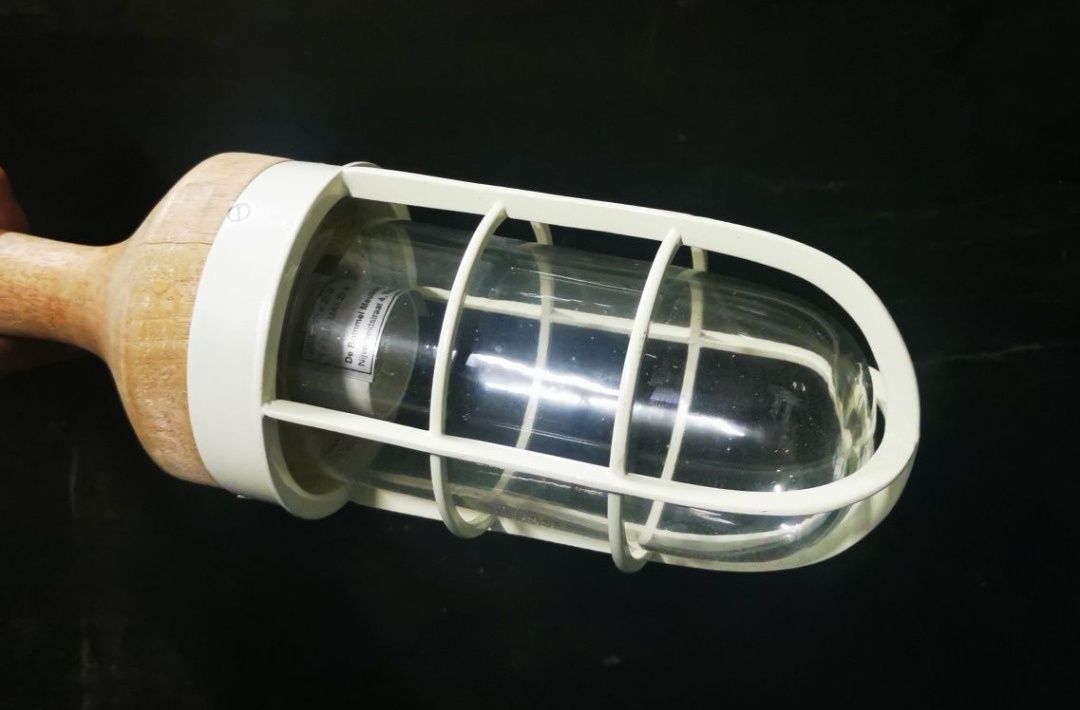 Stara ręczna lampa