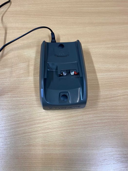 Husqvarna 40-C80 ładowarka do akumulatorów BLI 36V 80W