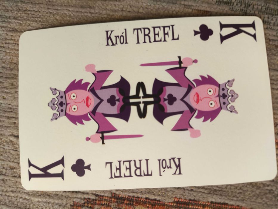 Ciekawe karty do gry, papierowe z logo Play