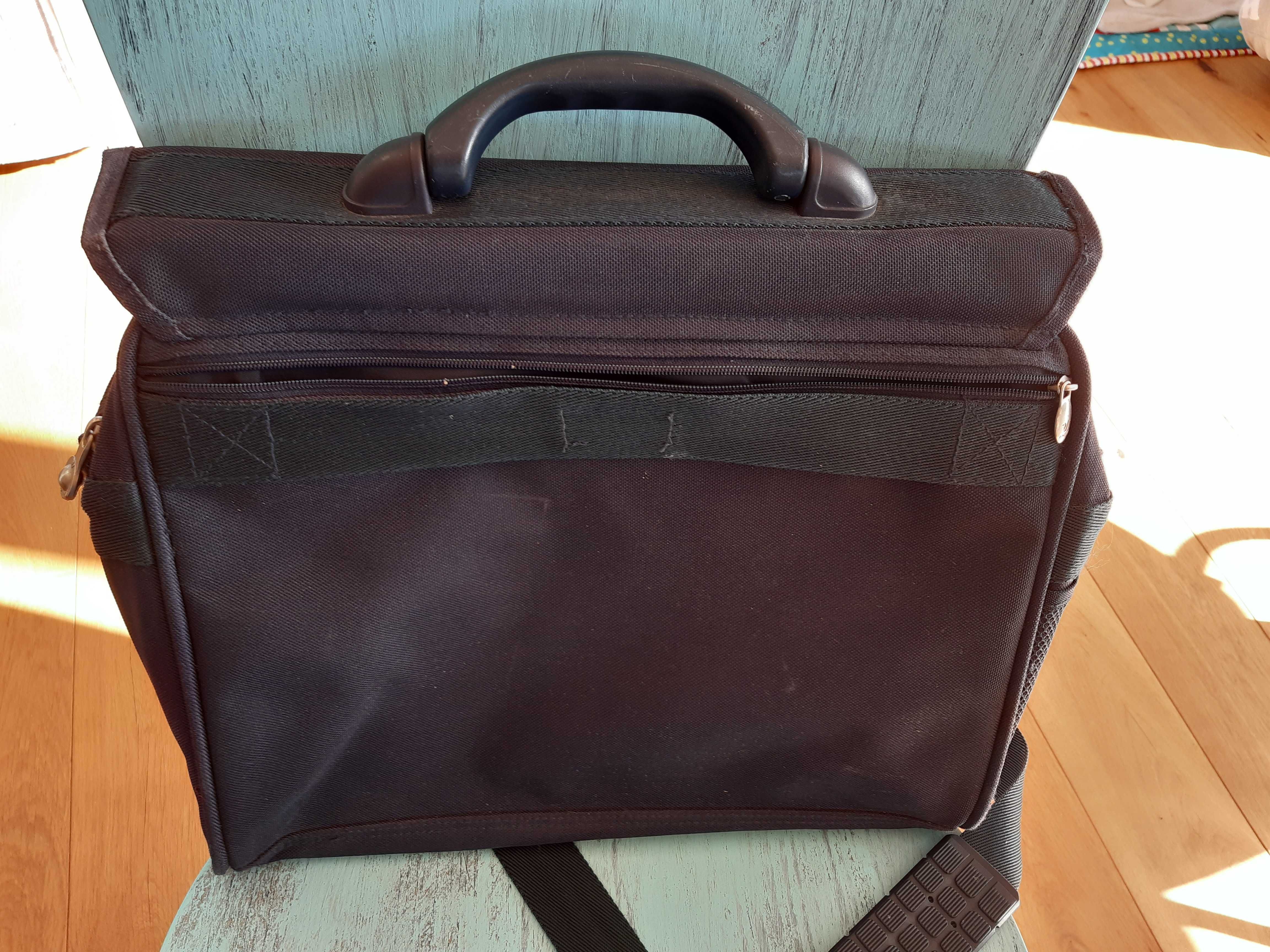 sprzedam granatową torbę Roncato na laptopa