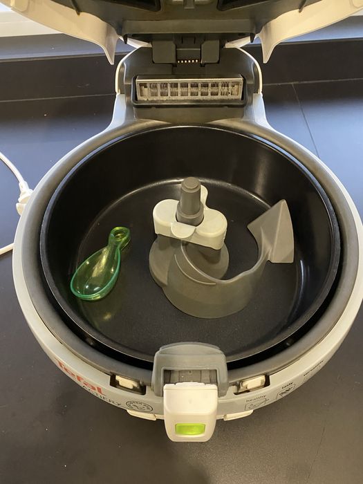 Fritadeira Actifry Tefal com cesto