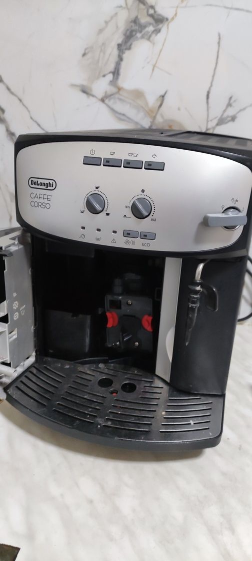 Продам кавоварку Delonghi caffe corso