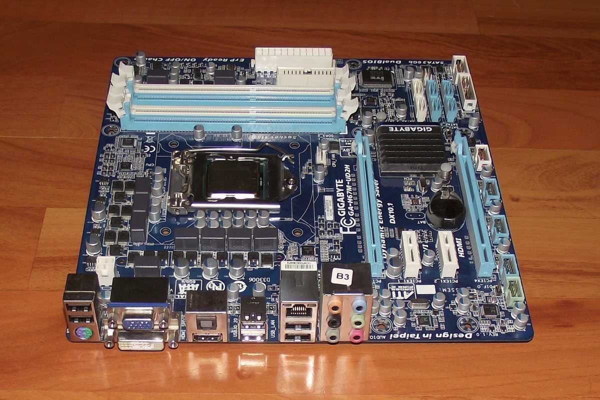 Płyta główna Gigabyte mATX s.1155 + procesor Intel i5-2400