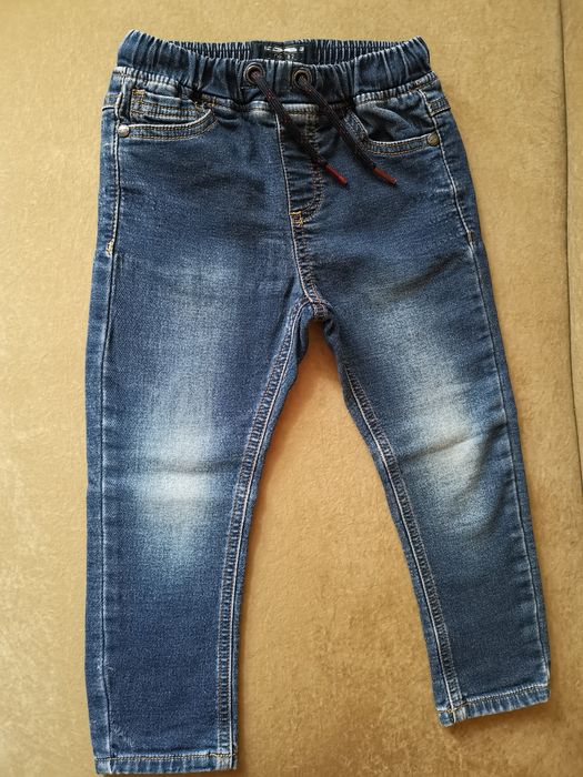 Утеплённые джинсы и новогодний свитер Next на 2-3 года