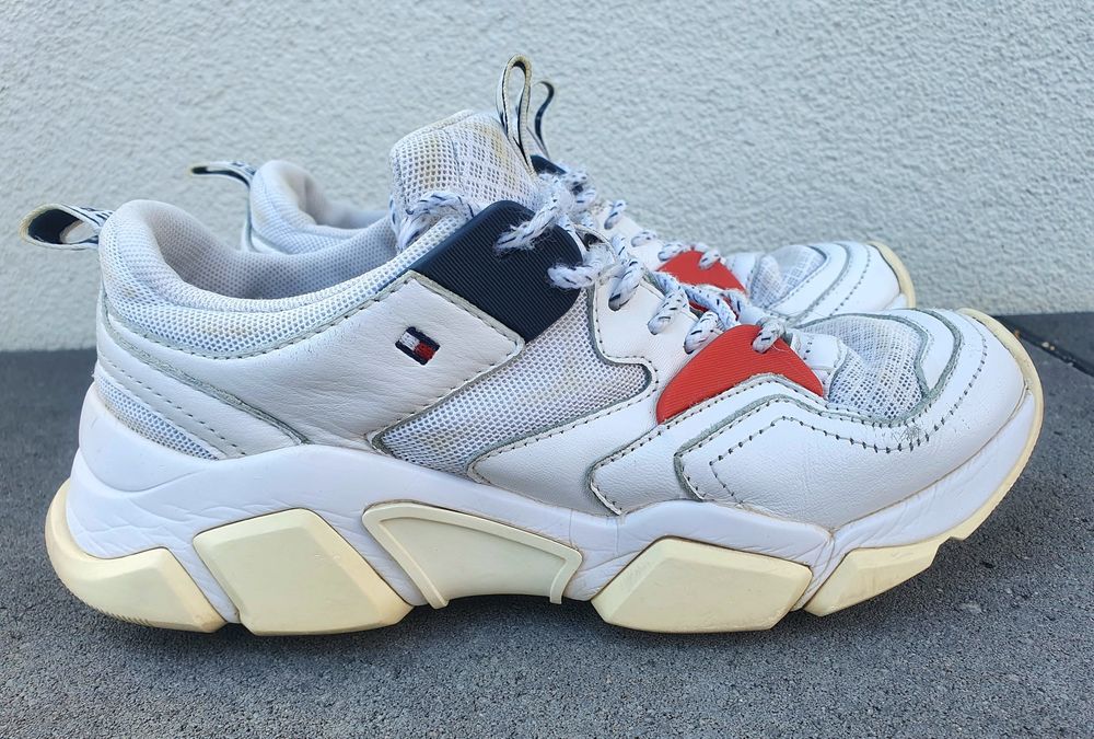 TOMMY HILFIGER sneakersy białe adidasy lekkie wyższa podeszwa 36 logo
