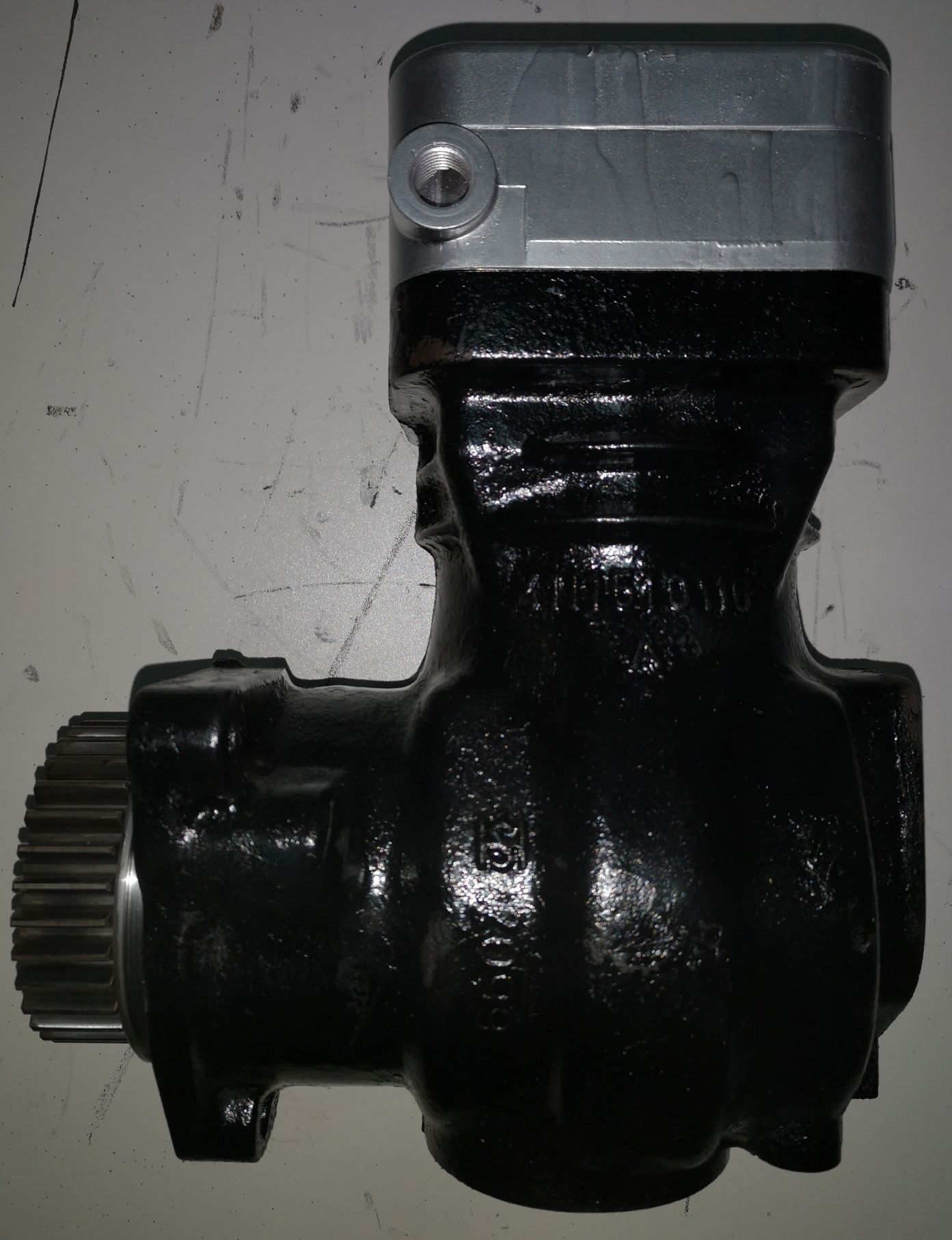 Продам компрессор Wabco 4111510040 на Man LE