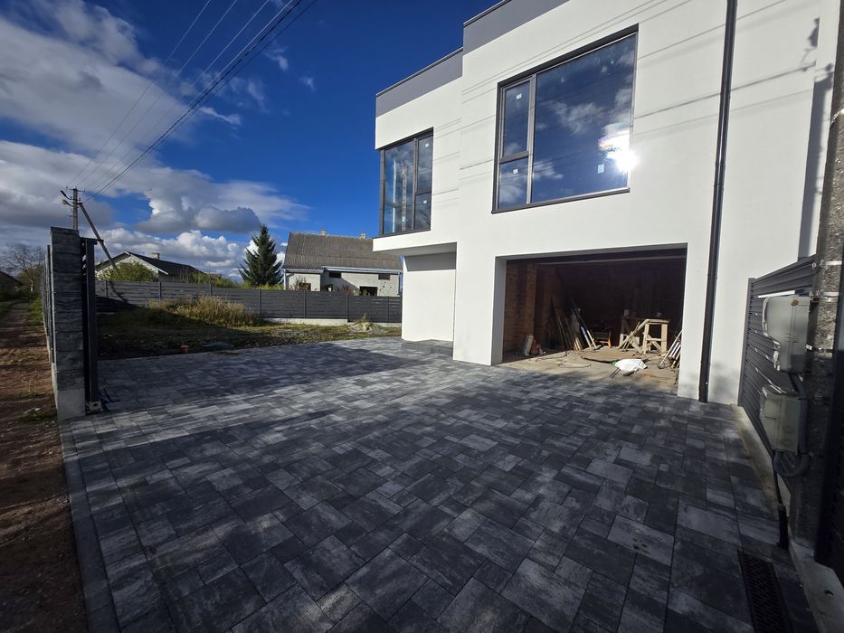 Продаж котеджу с. Зубра вул. С. Бандери 175.6 м.кв. 142000дол. Без %