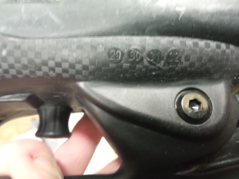 Łyżwy regulowane r. 29- 32