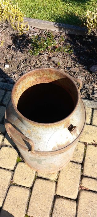 Stara metalowa kanka na mleko 30 l kanka wazon design ogród