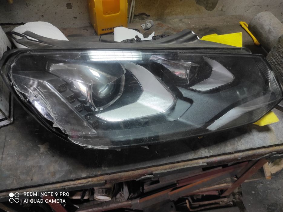 Фара права Volkswagen Toureg 2