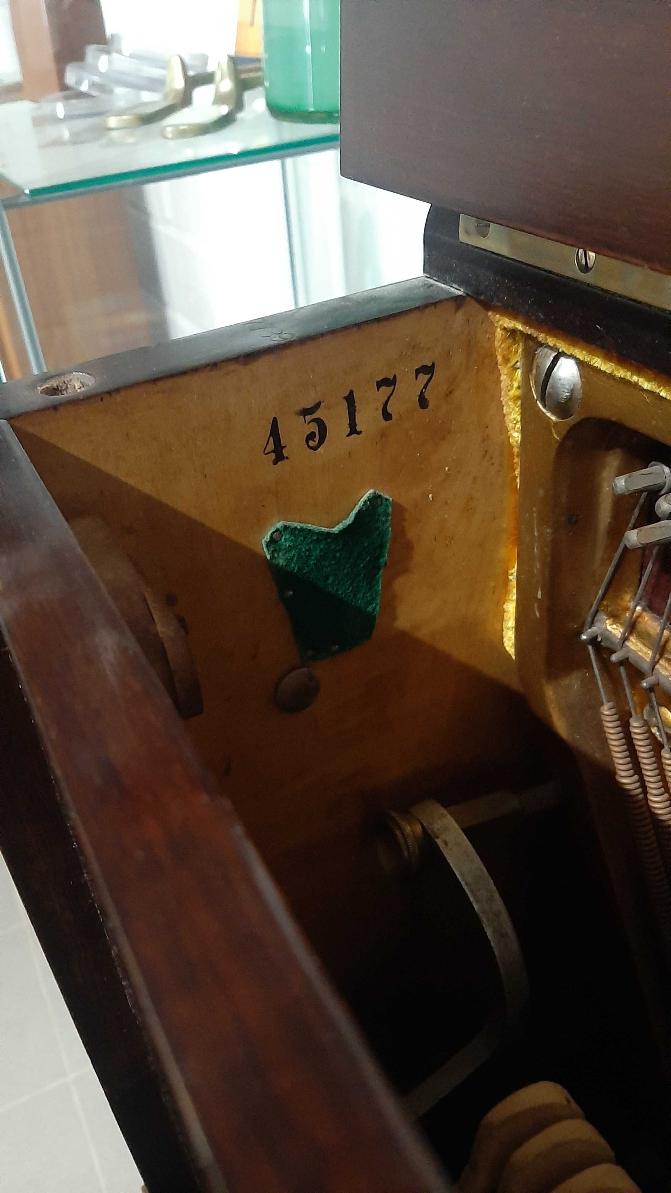 Pianino Grotrian Steinweg 125