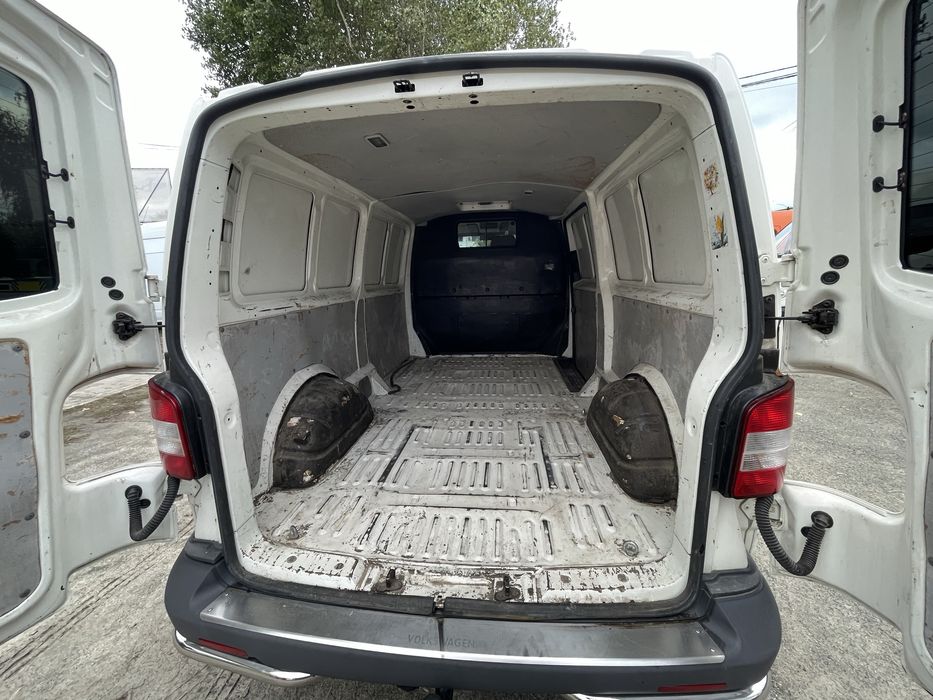 Оренда Volkswagen Transporter T5 / Оренда буса в Києві