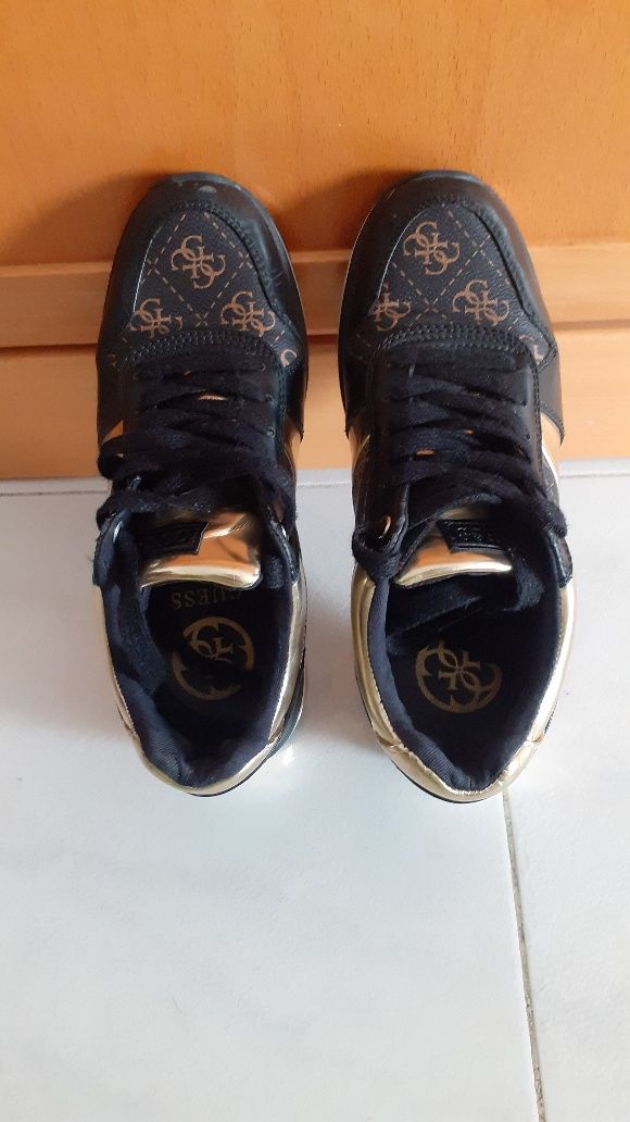Ténis pretos e dourado ( Senhora) GUESS