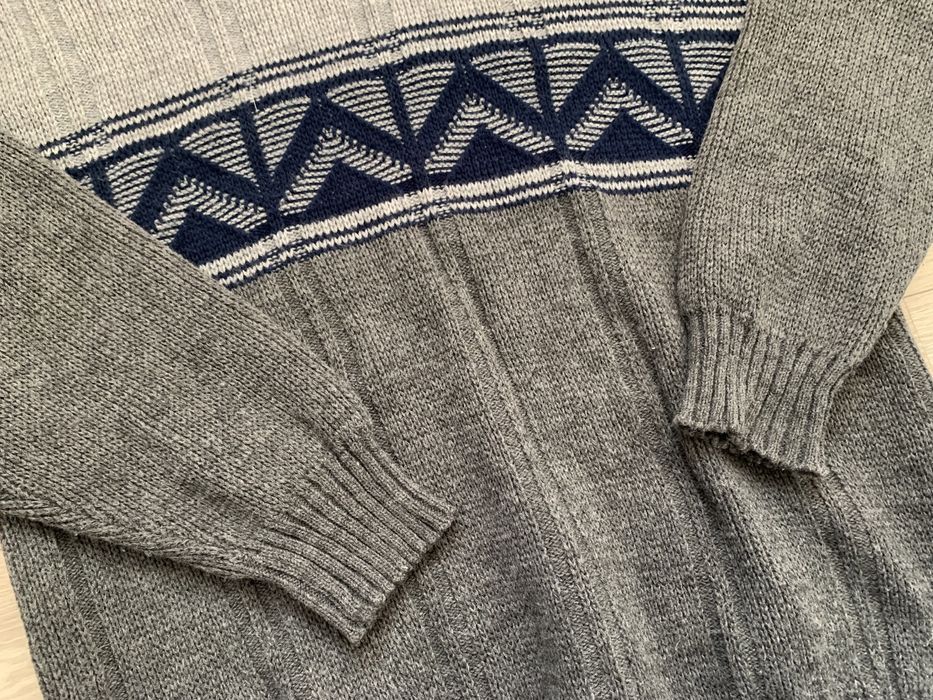 Тёплый свитер m/L