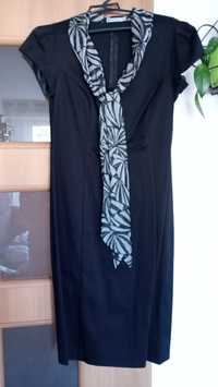 Czarna sukienka DeFacto.