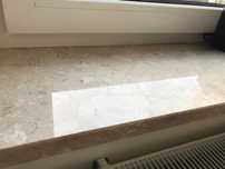 Parapet marmurowy wewnętrzny 106x31x3cm beż lakierowany, błyszczący.
