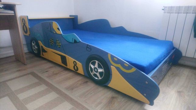 łóżko dziecięce z materacem auto