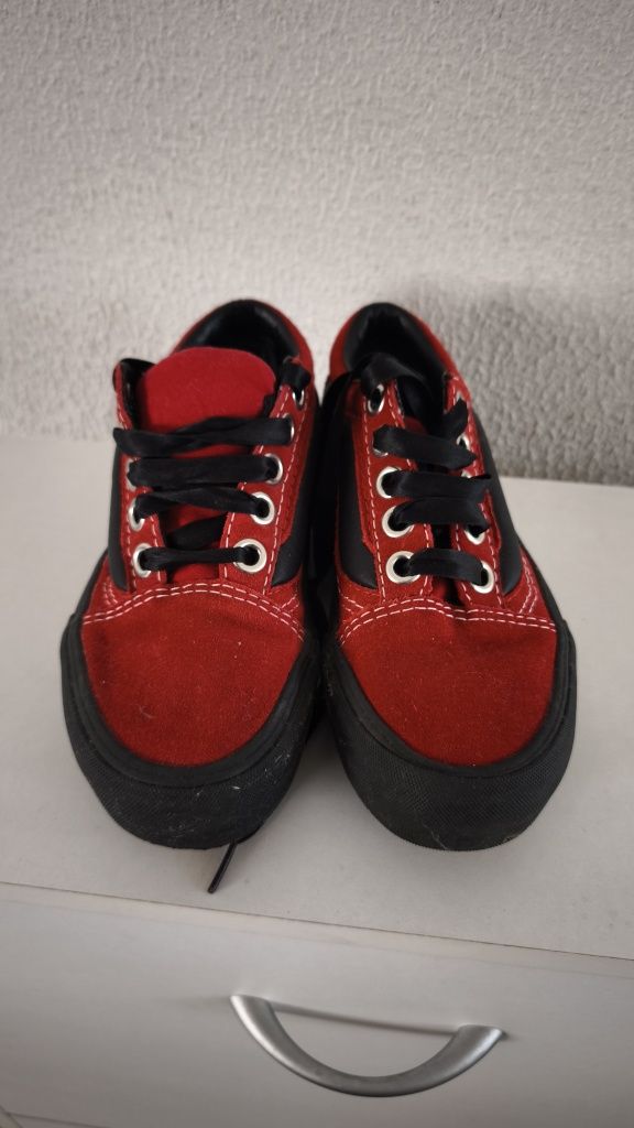 Sapatilhas compensadas Vans vermelhas e pretas 36 sapatos tenis