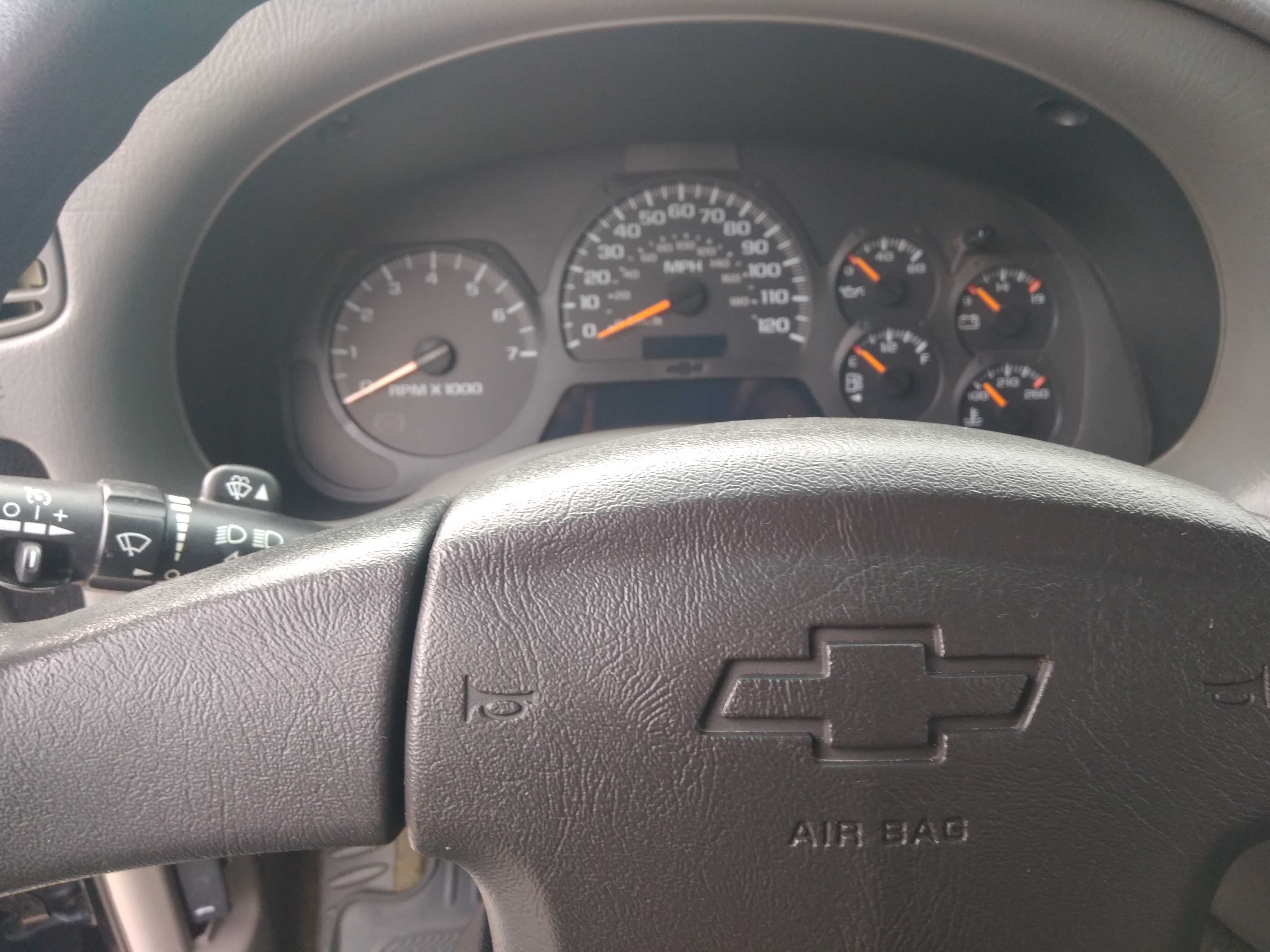 Chevrolet TrailBlazer LS 2002  газ бензин.