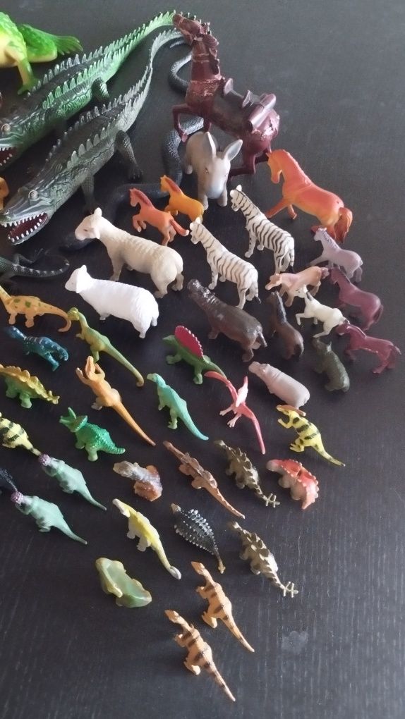 Pack de 100 figuras de animais em PVC de vários tamanhos