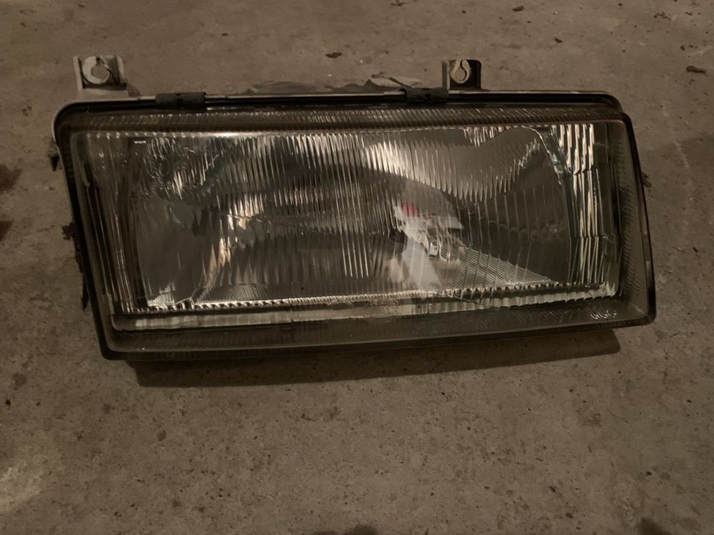 Reflektory oryginalne oraz atrapa grill oraz łańcuchy Skoda Felicja