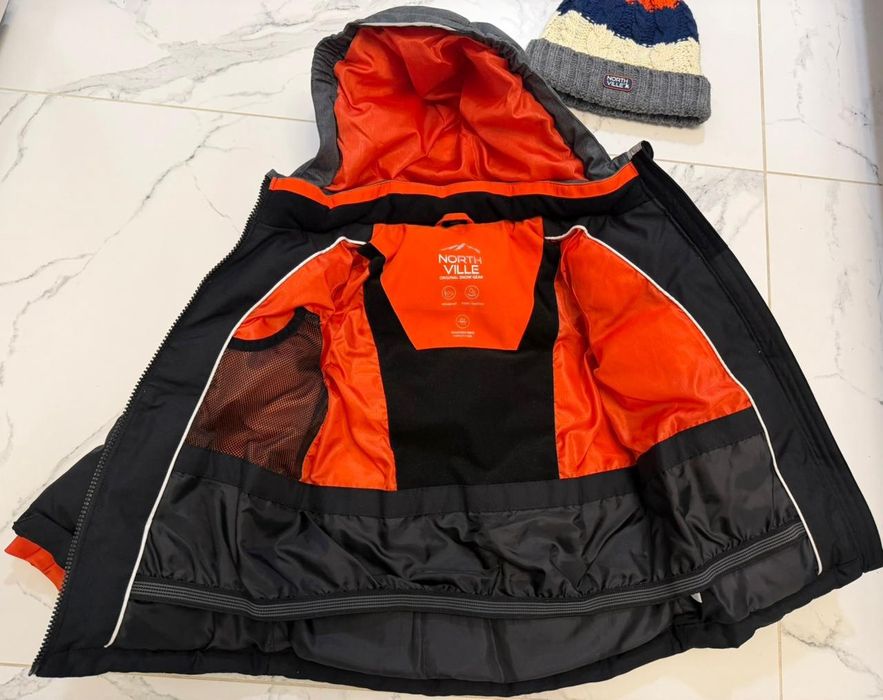 Зимова куртка C&A.на ріст 110/116см.  Шапка в подарунок!