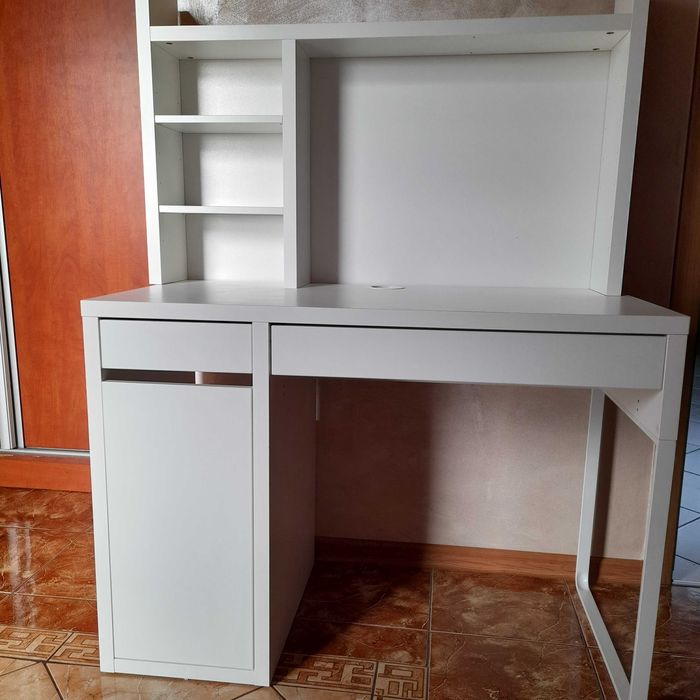 Używane Biurko IKEA MICKE białe 105x50cm z nadstawką