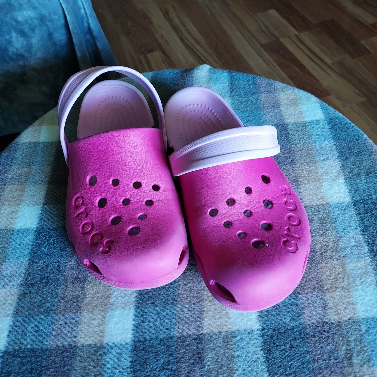 Różowe klapki Crocs