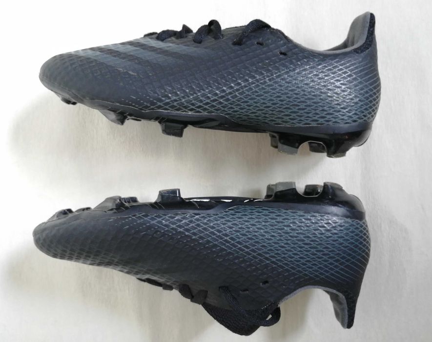 Buty Adidas do piłki nożnej Rozm.: 31,5. Czarne dla chłopca - korki