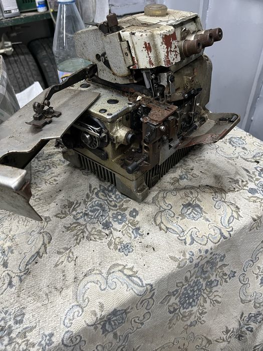 Продам оверлок джуки агат как на фото, без стола